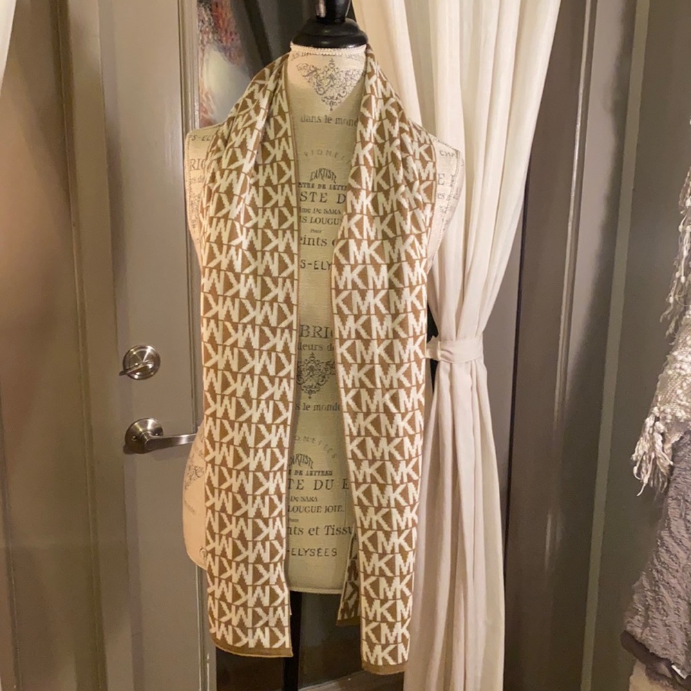 Micheal Kors scarf